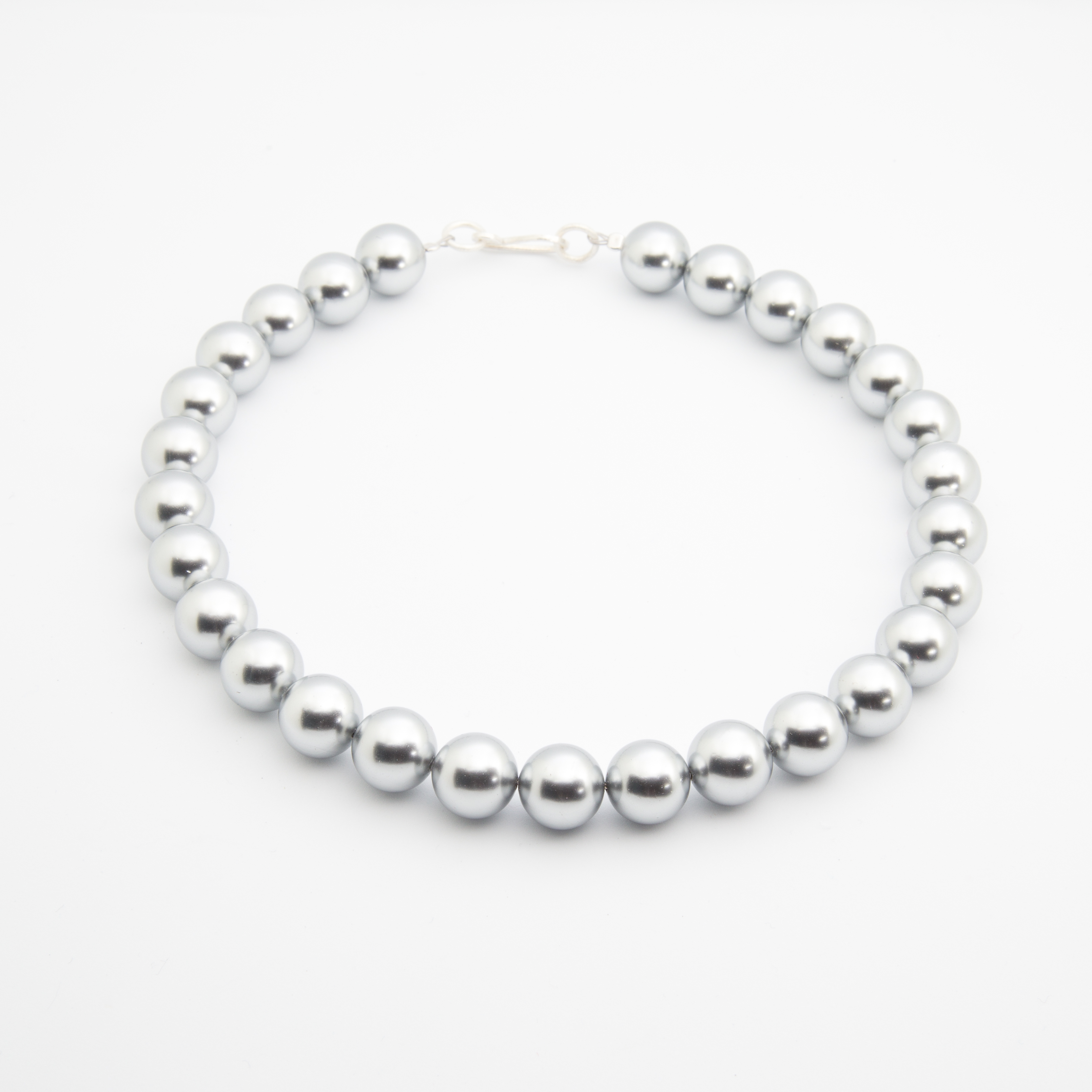 Schlichte & elegante Perlenkette aus Muschelkernperlen und Sterlingsilber