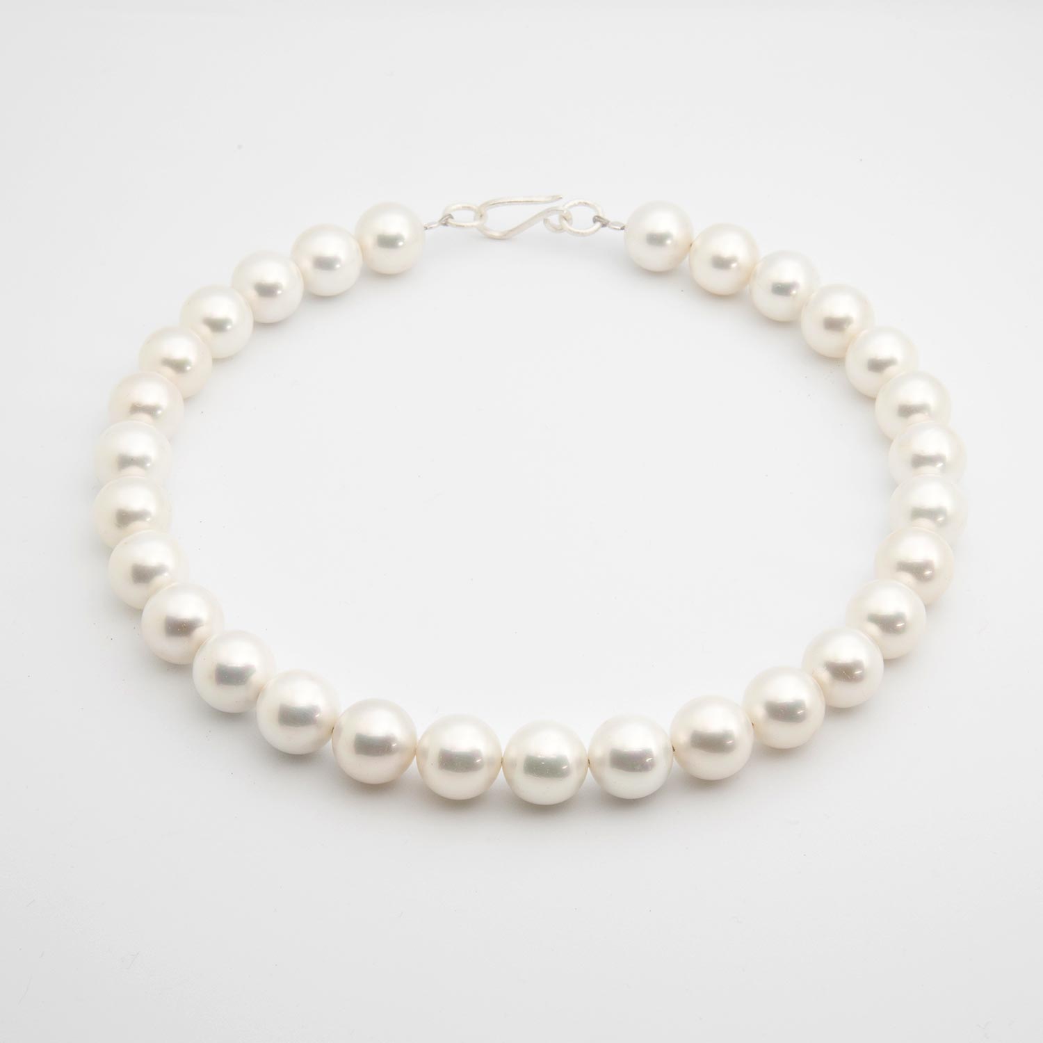 Weiße Perlenkette